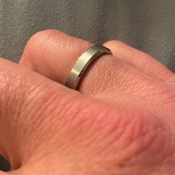 4MM TUNGSTEN CARBIDE SATIN BEVELED RING US 9.5 - Picture 9 of 9